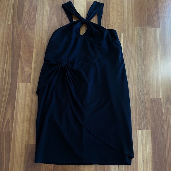 ‼️SALE‼️GOLDEN ERA DRESS IN BLACK - VIXEN BY MICHELINE PITT - Picture 2 of 16